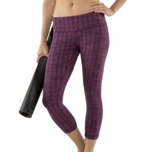 LULULEMON | Wunder Under Purple Capris - Size 6-8